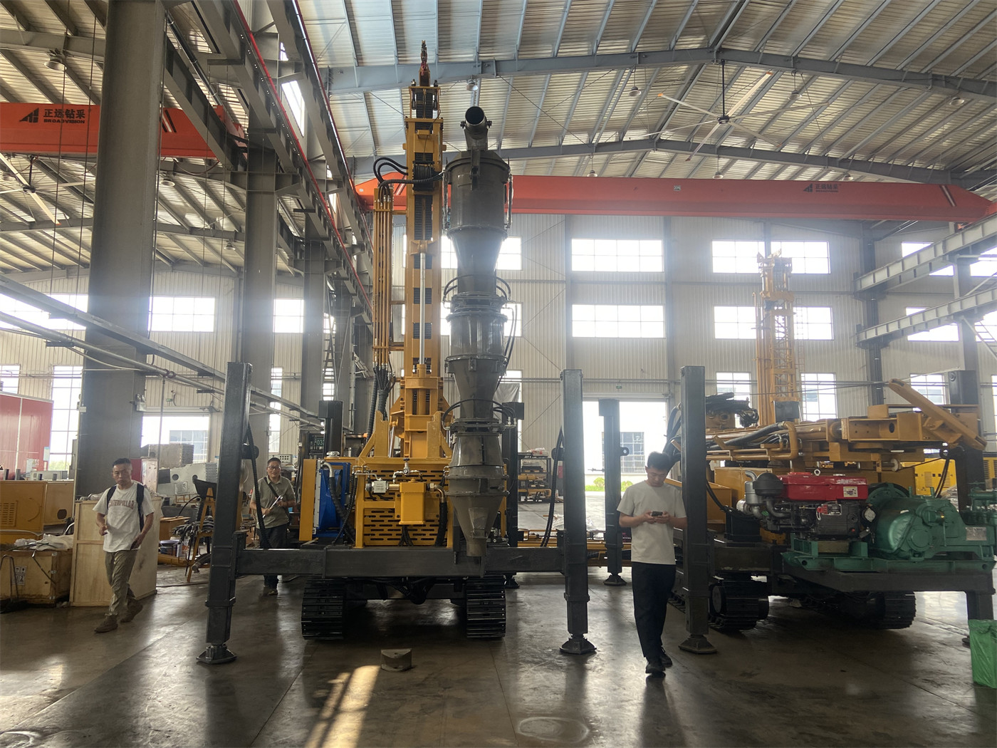 PV390R dört silindirli 360° döner hidrolik güneş enerjisi kazık çakma makinesi satın almadan önce, kazık yerleşim yoğunluğuna göre 360° dönüş ve teleskopik kompanzasyonun toplam makine yer değiştirmesini ne kadar azaltabileceği nasıl değerlendirilir?