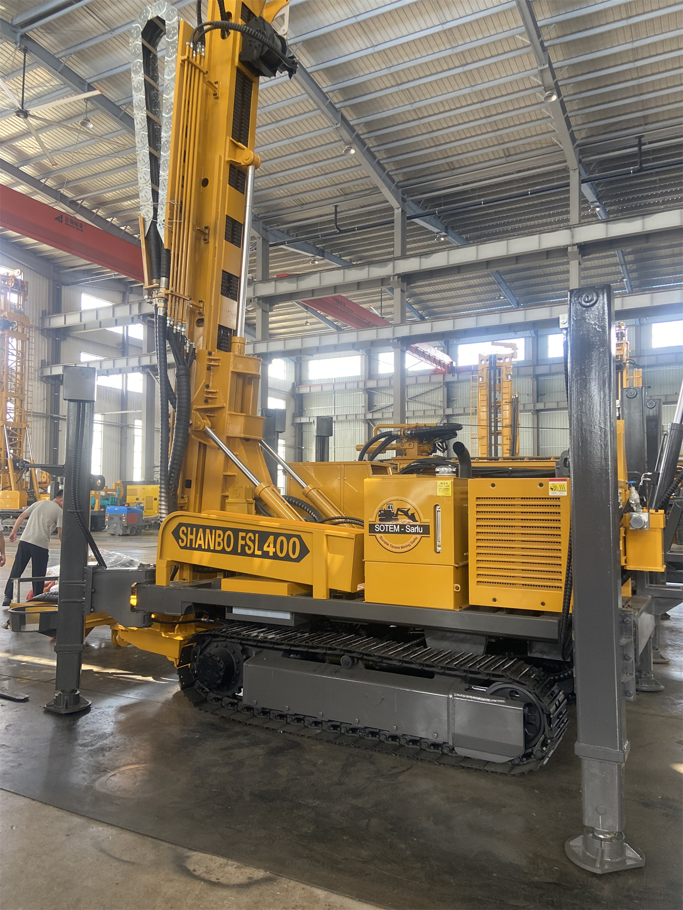 PV390R dört silindirli 360° döner hidrolik güneş enerjisi kazık çakma makinesi satın almadan önce, kazık yerleşim yoğunluğuna göre 360° dönüş ve teleskopik kompanzasyonun toplam makine yer değiştirmesini ne kadar azaltabileceği nasıl değerlendirilir?