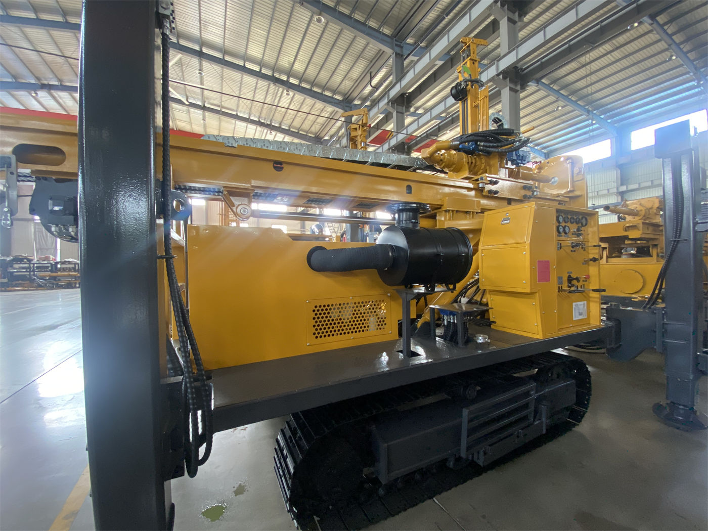 WR220SE 220 Metre Mini Paletli Su Kuyusu Sondaj Makinesi Satın Alma: Yaklaşık 4,7 Ton Gövde ve Su-Hava İki Amaçlı Kullanım İçin Dar Sahalarda İnşaattan Önce Hangi Geçiş Koşulları Doğrulanmalı?