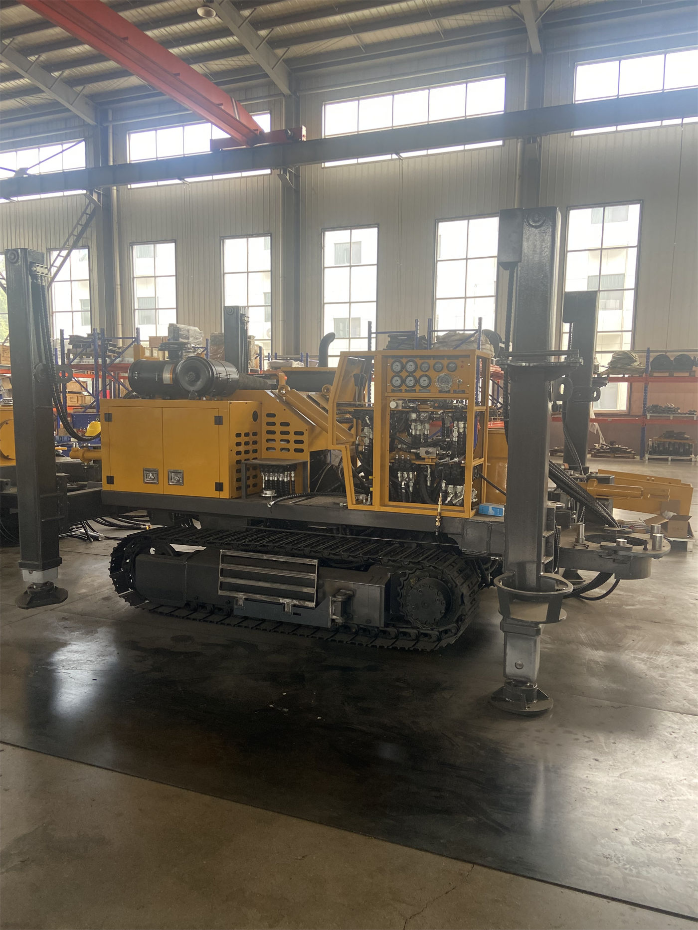 WR1000S 1000 Metre Derin Su Kuyusu Sondaj Makinesi Tedariki: 52T Kaldırma Kuvveti ve 26000 N·m Tork ile Büyük Çaplı Derin Deliklerde Matkap Dizisi ve Hava Kompresörü Kapasitesi Uyumsuzluğundan Nasıl Kaçınılır?